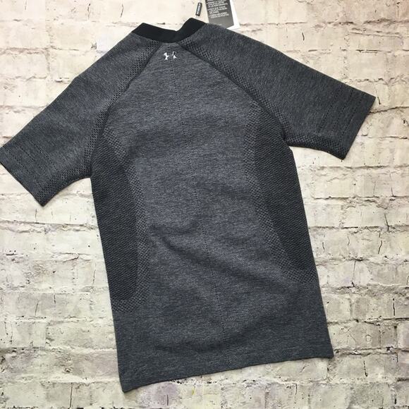 NEW Under Armour Woman’s Golf Athletic Fitted Tee in Grey/Black - Picture 4 of 5